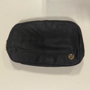 Lululemon Everywhere Belt Bag Wordmark Black Gold NWOT